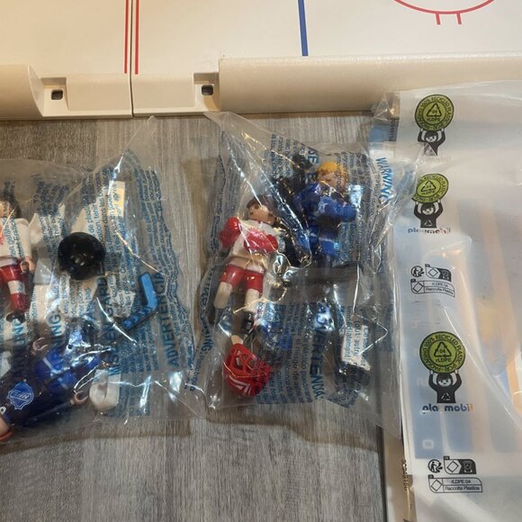 PLAYMOBIL NHL Hockey Arena Board Game - 5068 - Picture 6 of 7